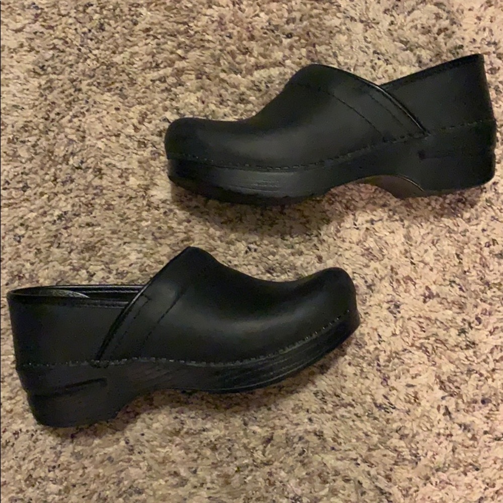 Women’s Dansko Shoes